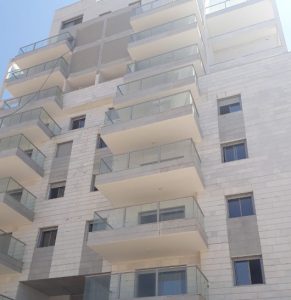 היכן כדאי לקנות דירה בארץ או בחו"ל